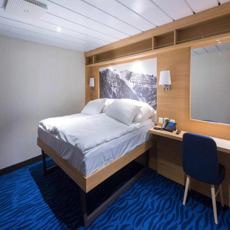 Hurtigruten MS Spitsbergen Accommodation Polar Inside 9.png
